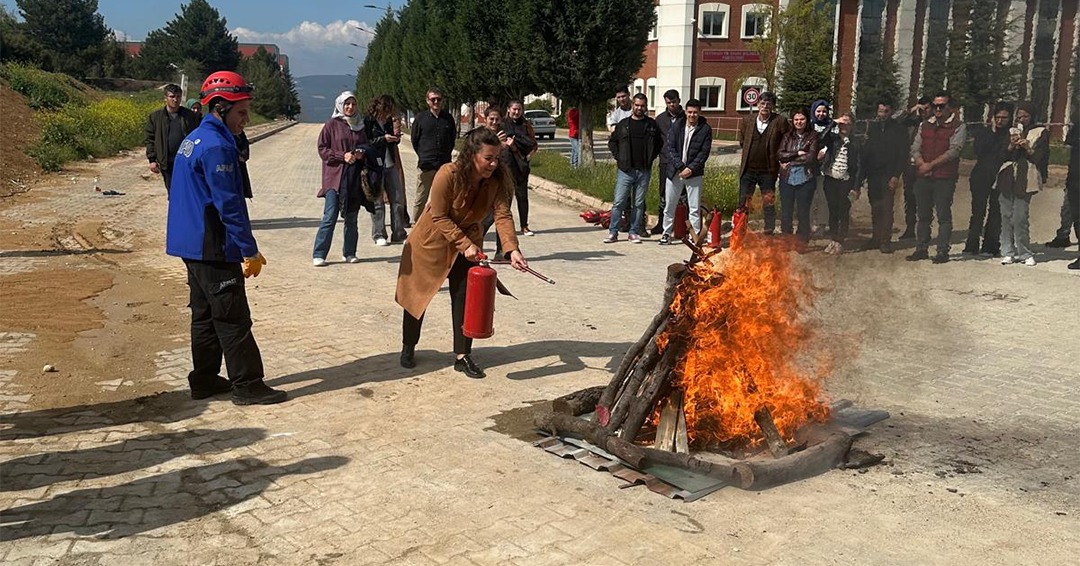 Üniversitemizde Afet ve Yangın Farkındalık Eğitimi Gerçekleştirildi